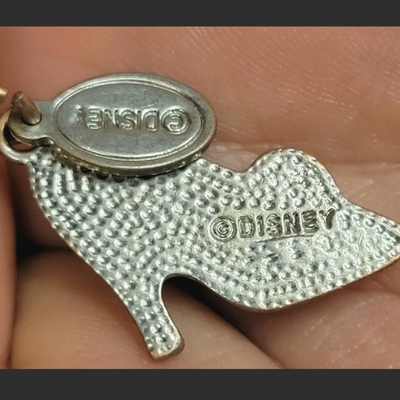 Disney signed PRINCESS slipper key ring - Picture 2 of 2